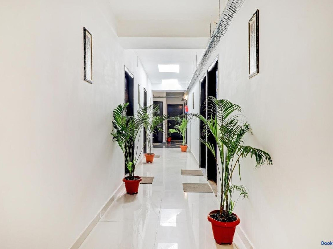 Capital O 80502 Hotel Vasundhra Grand