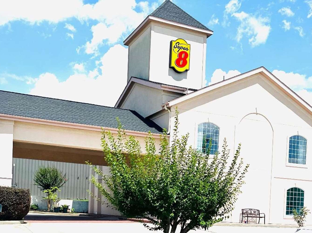 Super 8 by Wyndham Montgomery Lake Conroe