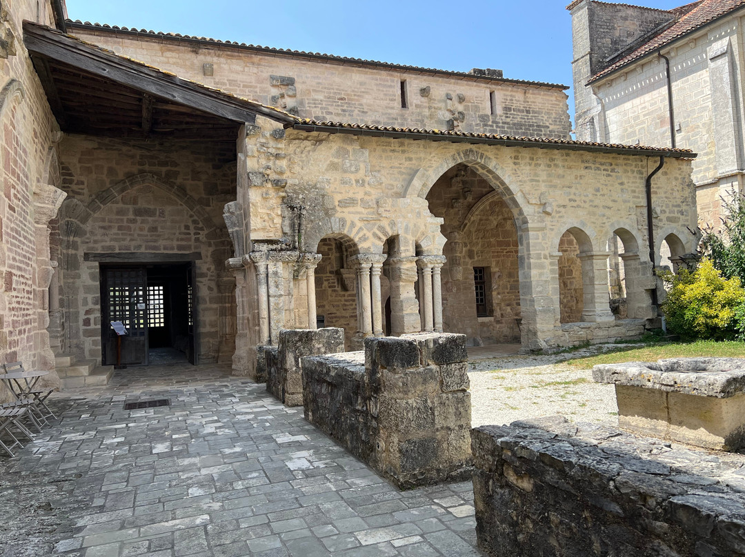 Abbaye de Saint-Amant-de-Boixe-Saint-Amant-de-Boixe必去景点