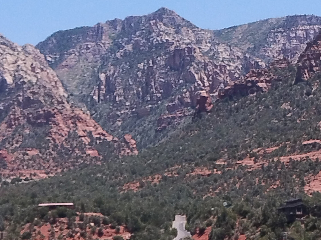 巴斯托奥特莱斯购物中心-巴斯托必去景点