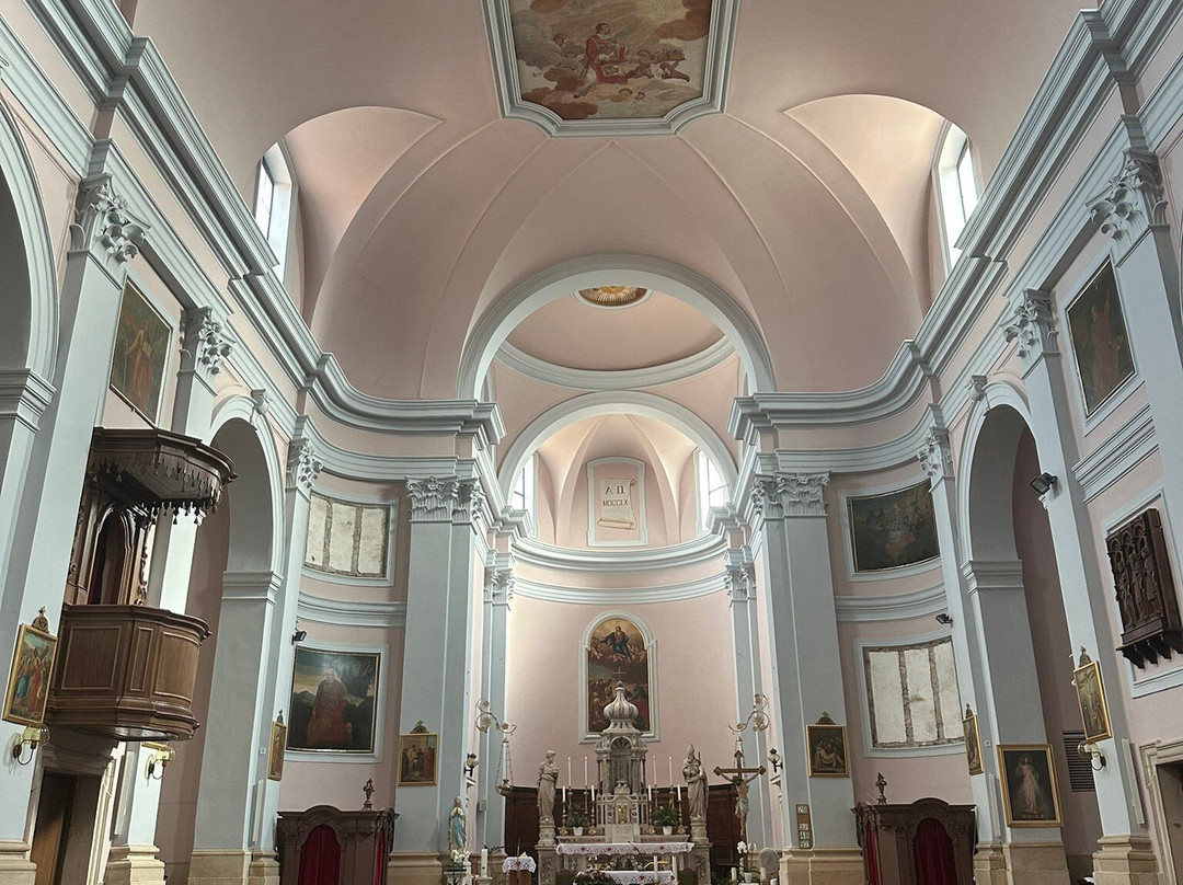 Church of St. Mary and St. Peregrin-乌马格必去景点