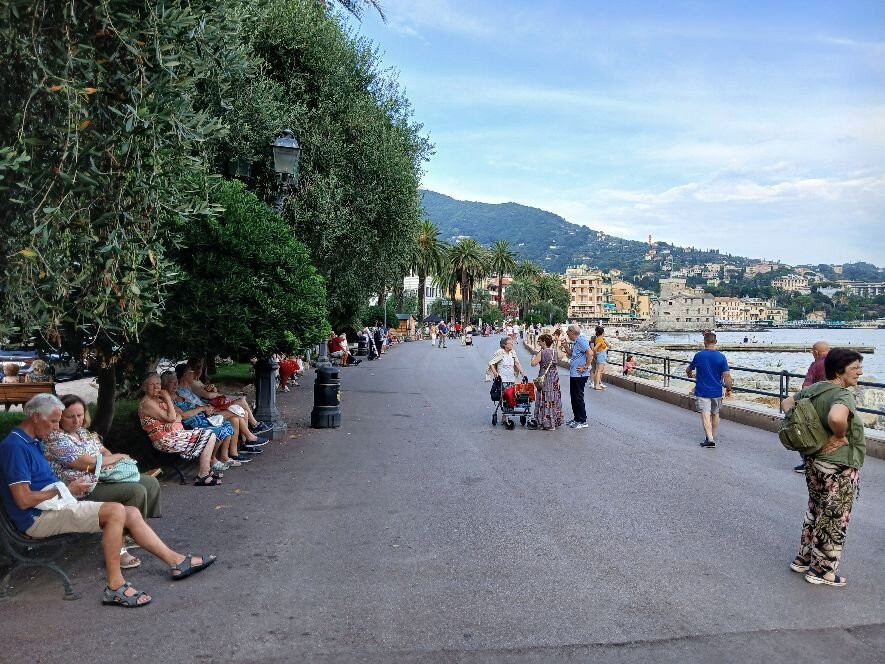 Lungomare Vittorio Veneto-拉帕洛必去景点
