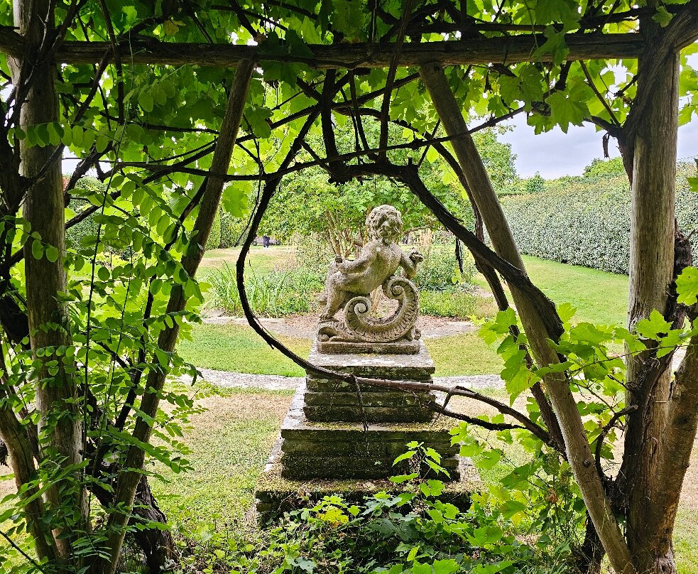 Herstmonceux Castle-Hailsham必去景点