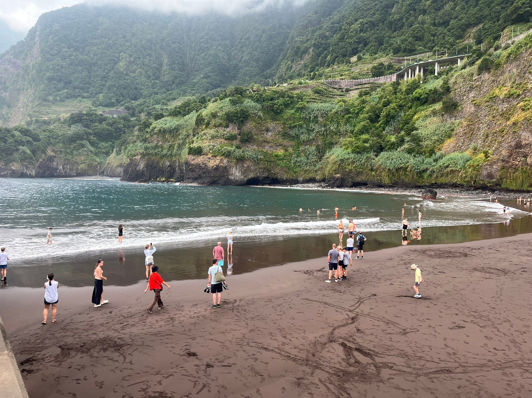 Praia do Porto do Seixal-Seixal必去景点