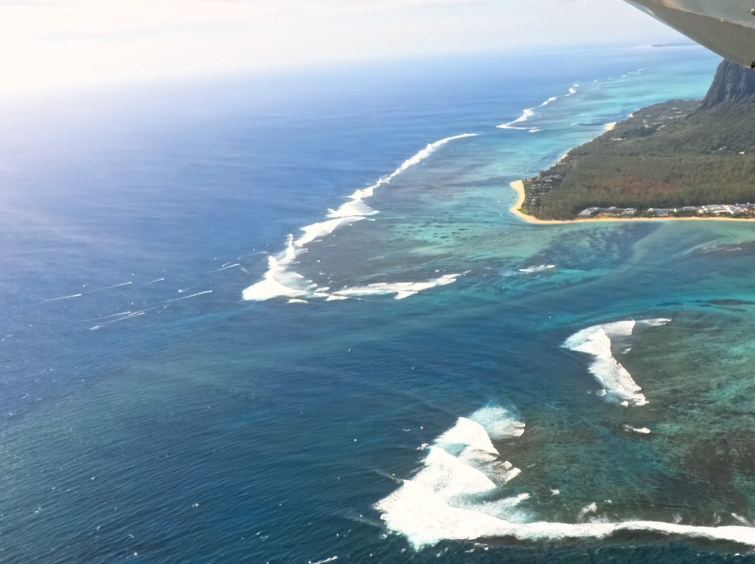Underwater Waterfall-莫纳山必去景点