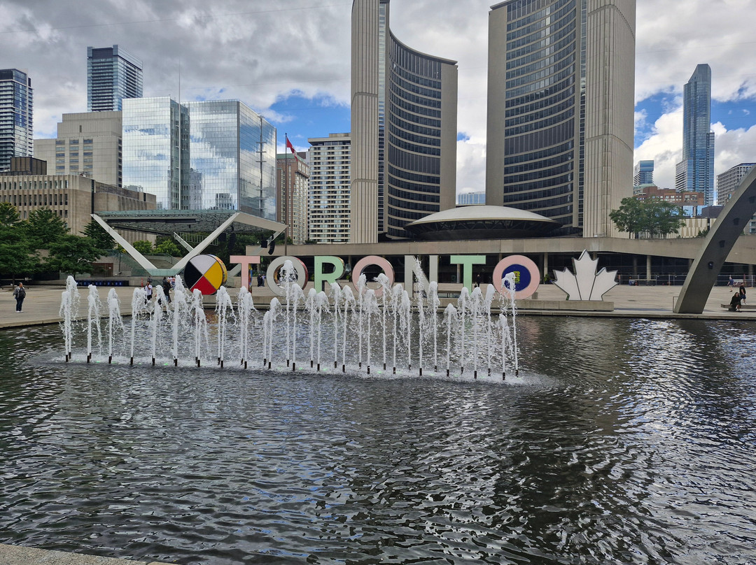 弥敦菲腊广场-多伦多必去景点