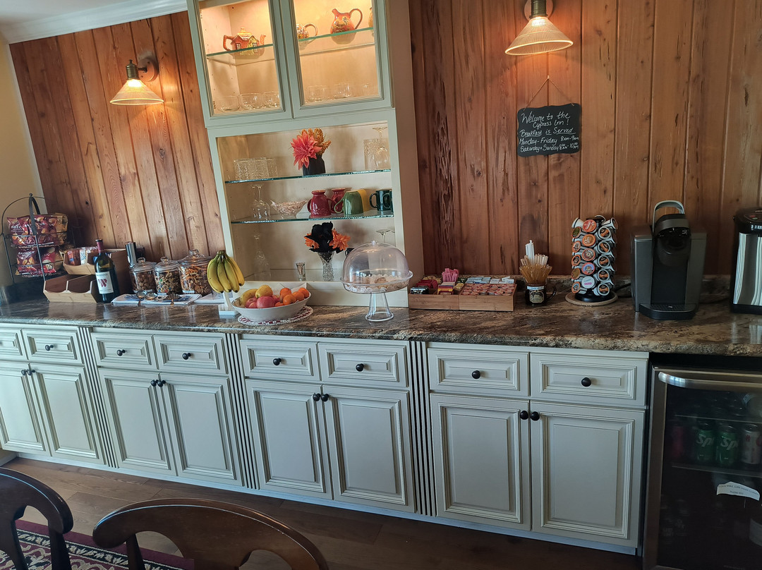 The Cypress Inn主图