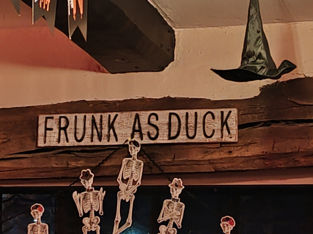 The Quirky Den-惠特比必去景点