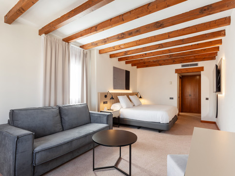 Fuenmayor酒店住宿-DWO Rioja Wine Hotel