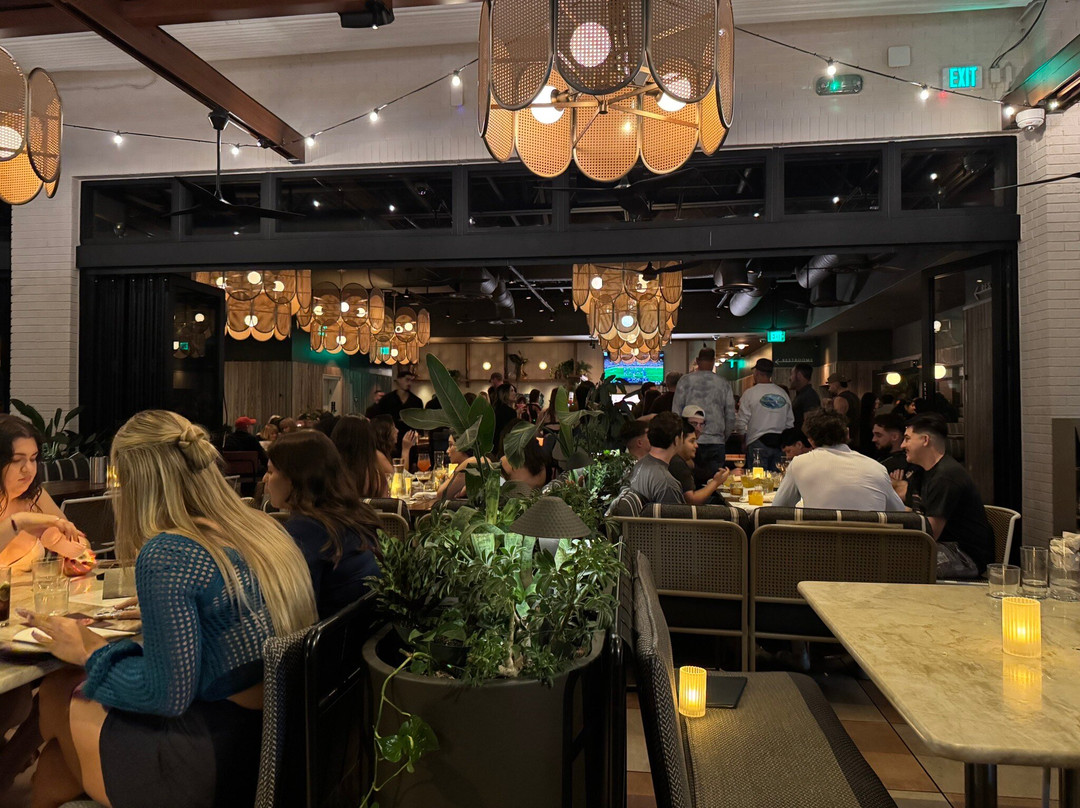 Earls Kitchen + Bar - Las Olas