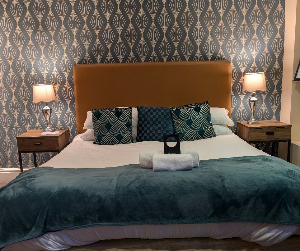 The Sun Hotel & Bar主图