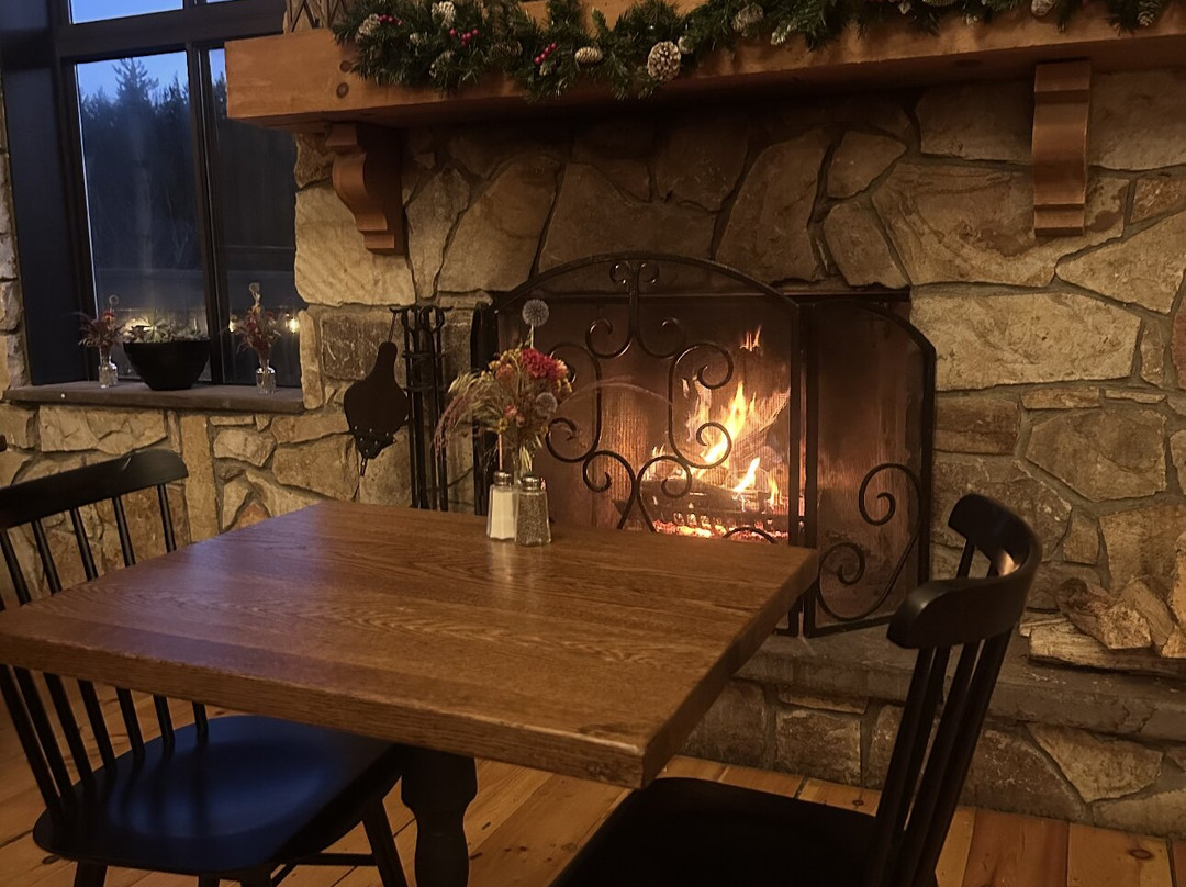 Hunter Lodge, a Bluebird by Lark主图