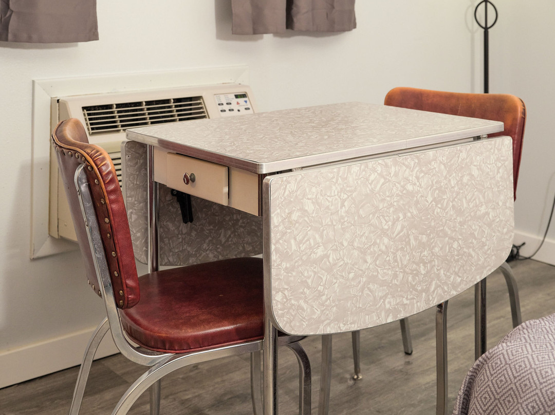 The Oakwood Inn主图