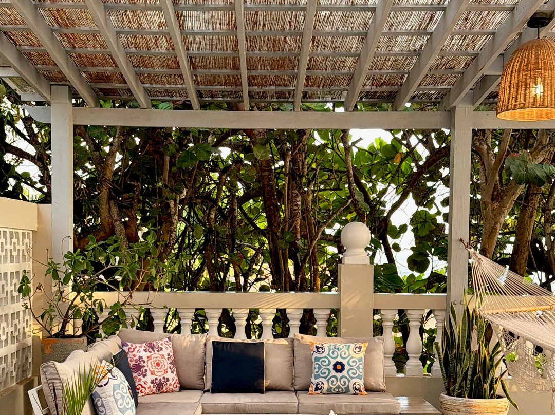 Tres Sirenas Beach Inn主图