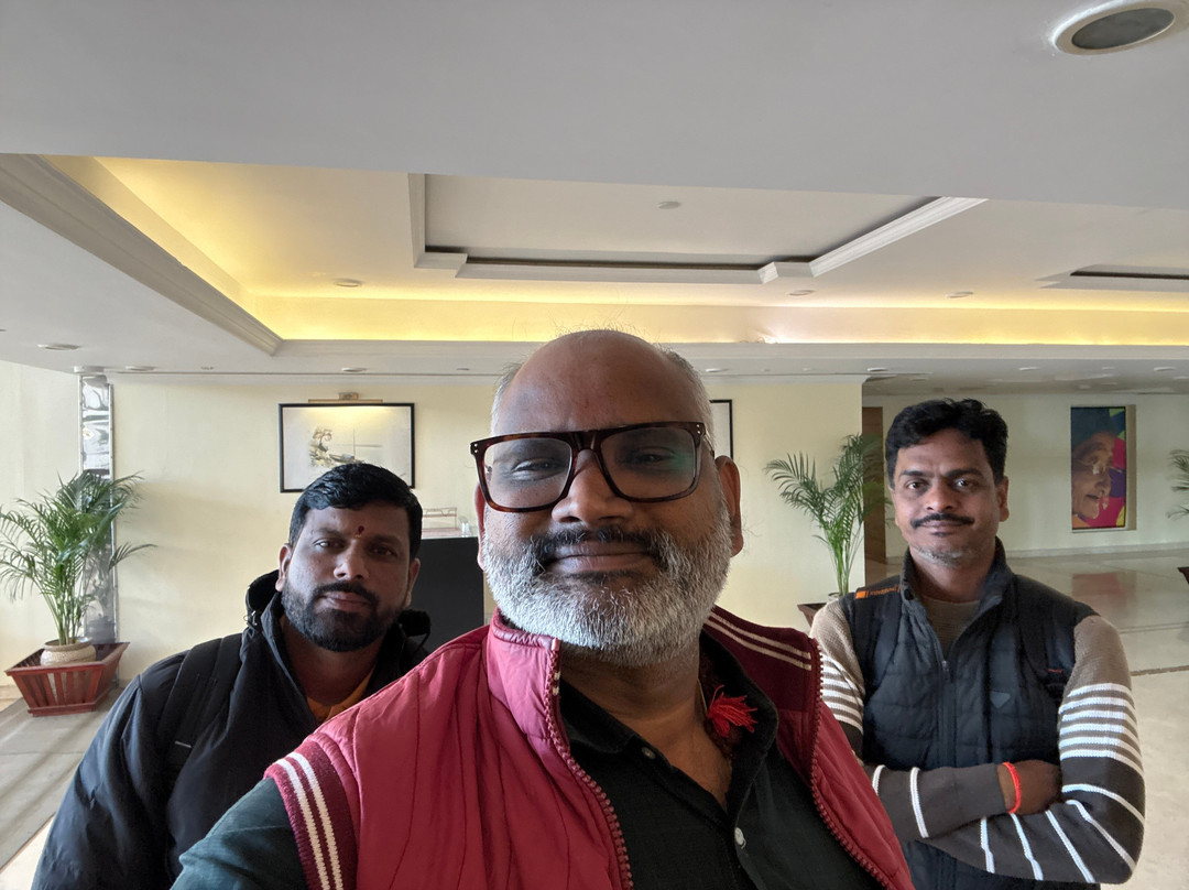 Royal Sarovar Portico主图