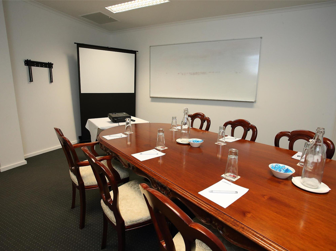 汤斯维尔都市盛橡酒店