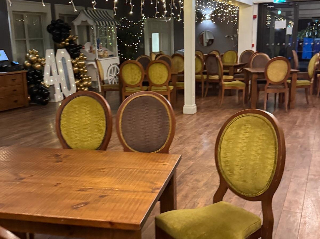 Riverside House Hotel主图