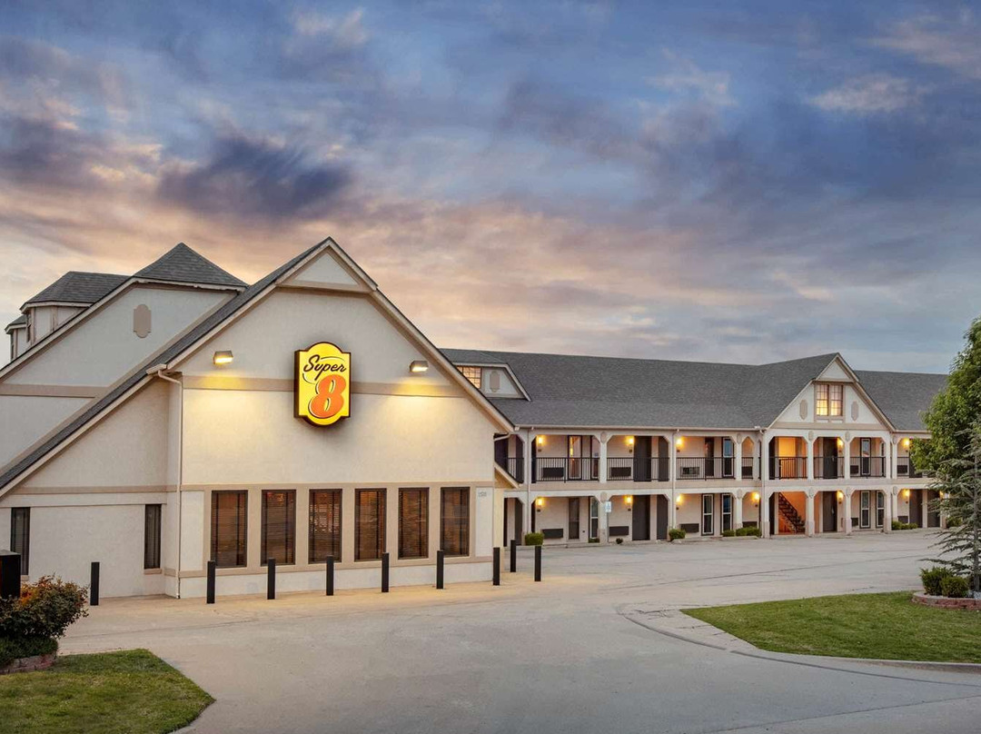 穆尔城温德姆速8酒店