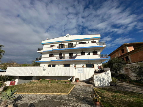 昂达布鲁酒店主图