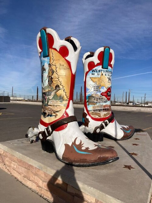 Pecos Bill Statue & Western Boots-Pecos必去景点