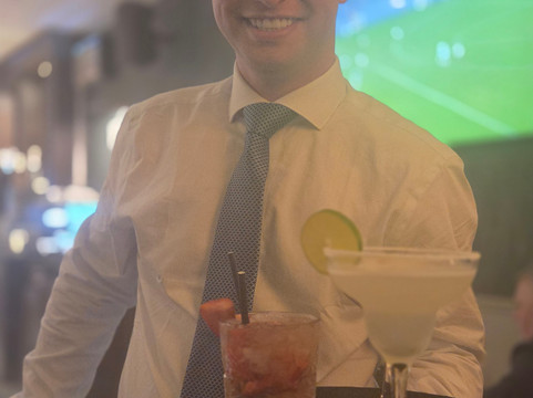 卡文水晶酒店主图