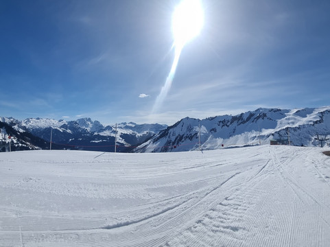 瓦瑟陶尔奥鹏度假村酒店主图