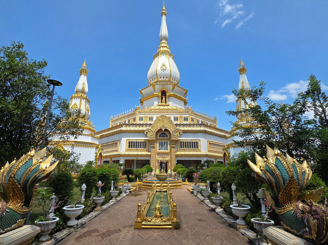 Phra Maha Chedi CHai Mongkol-Nong Phok必去景点