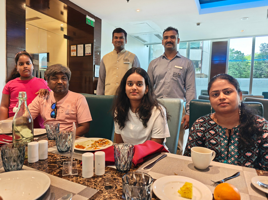 瓦多达拉福朋喜来登酒店主图