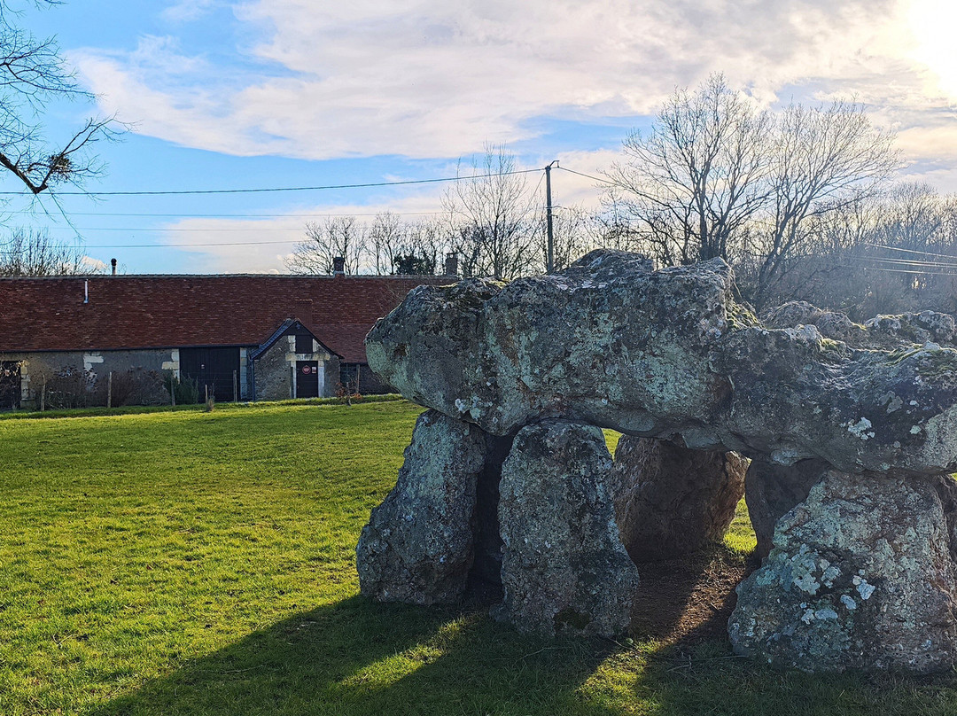 Dolmen de Maupertuis-La Chartre-sur-le-Loir必去景点