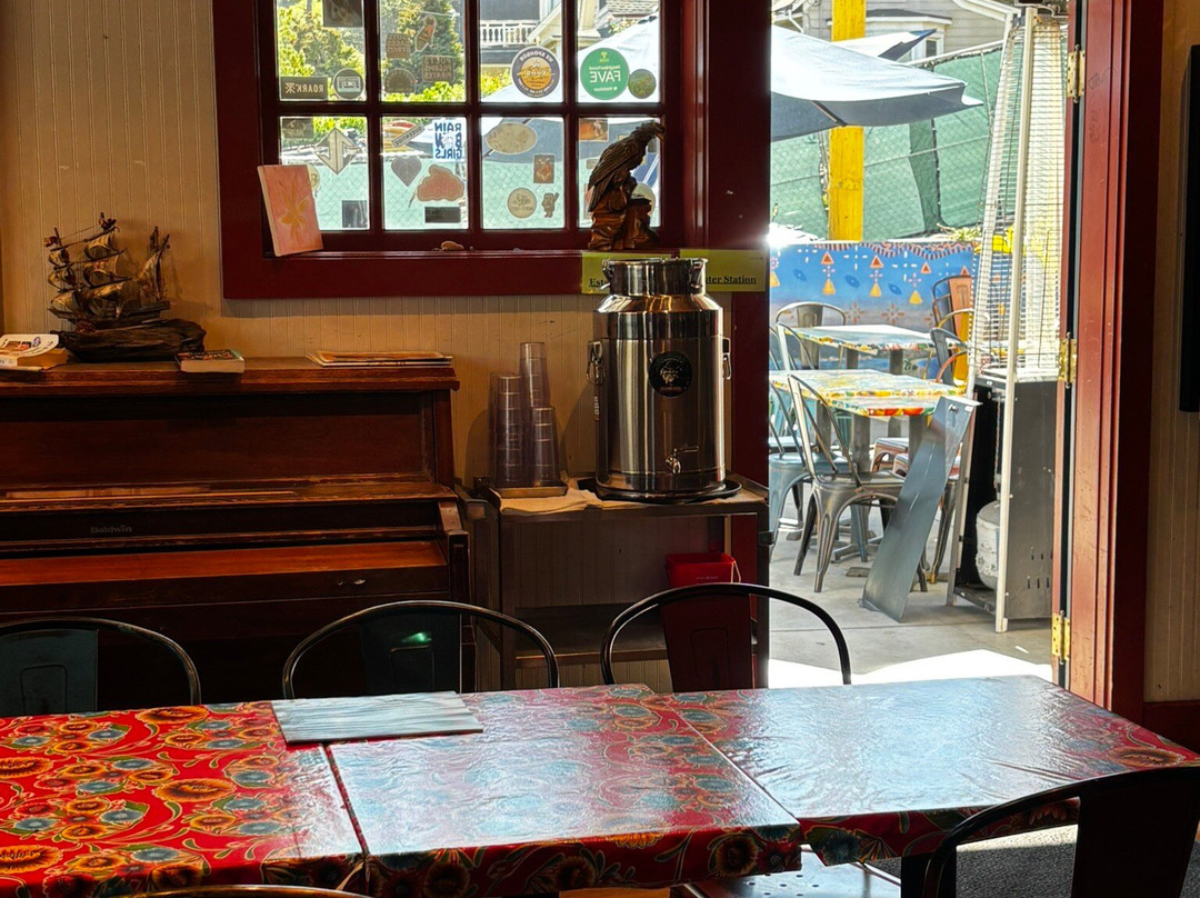Smiley's Schooner Saloon-Bolinas必去景点
