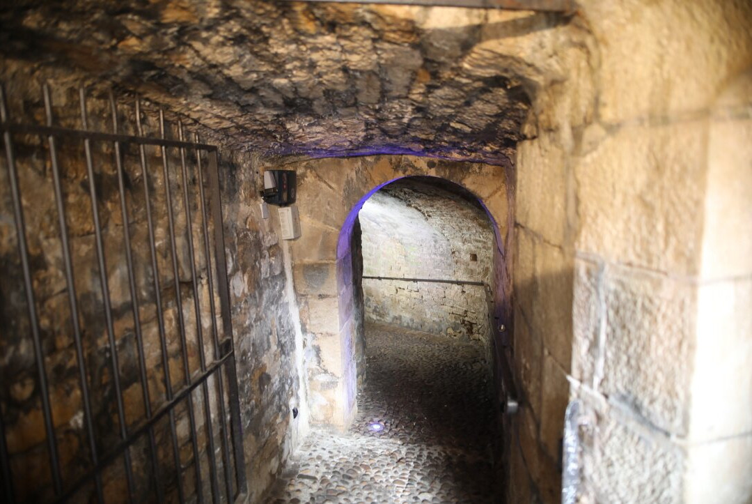 La Fontaine aux Lépreux-多勒必去景点