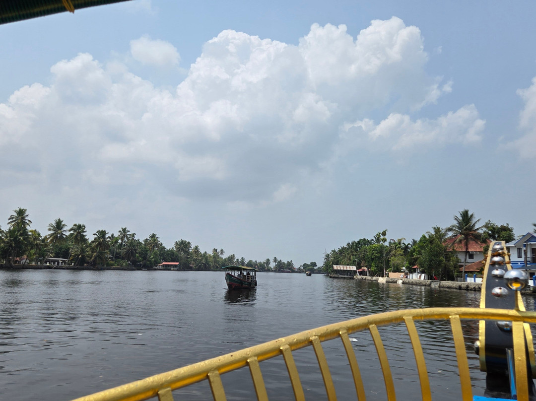 J & J Taxi Service-柯钦必去景点