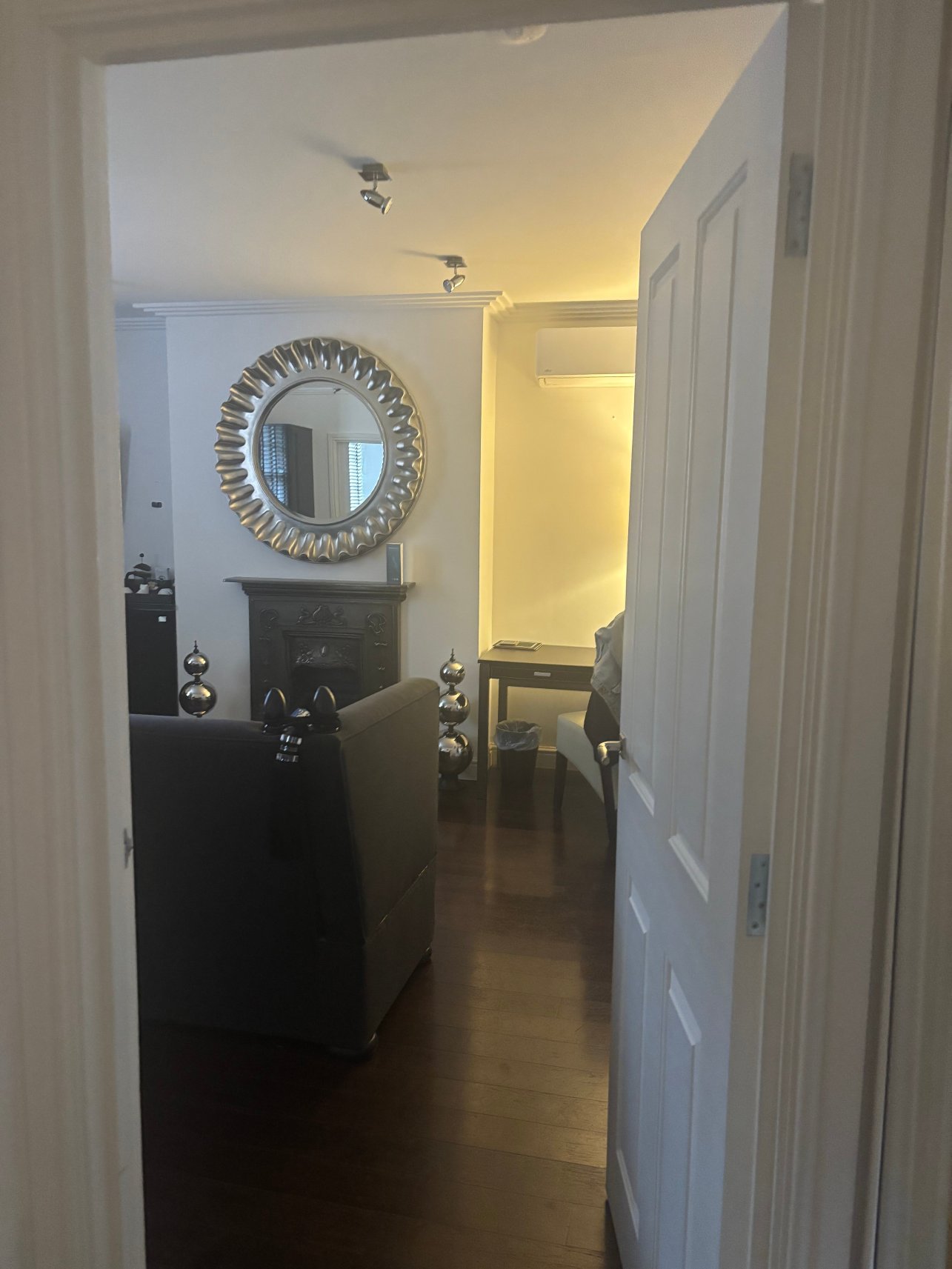 曼斯利斯特罗兹宫套房酒店-旅行者