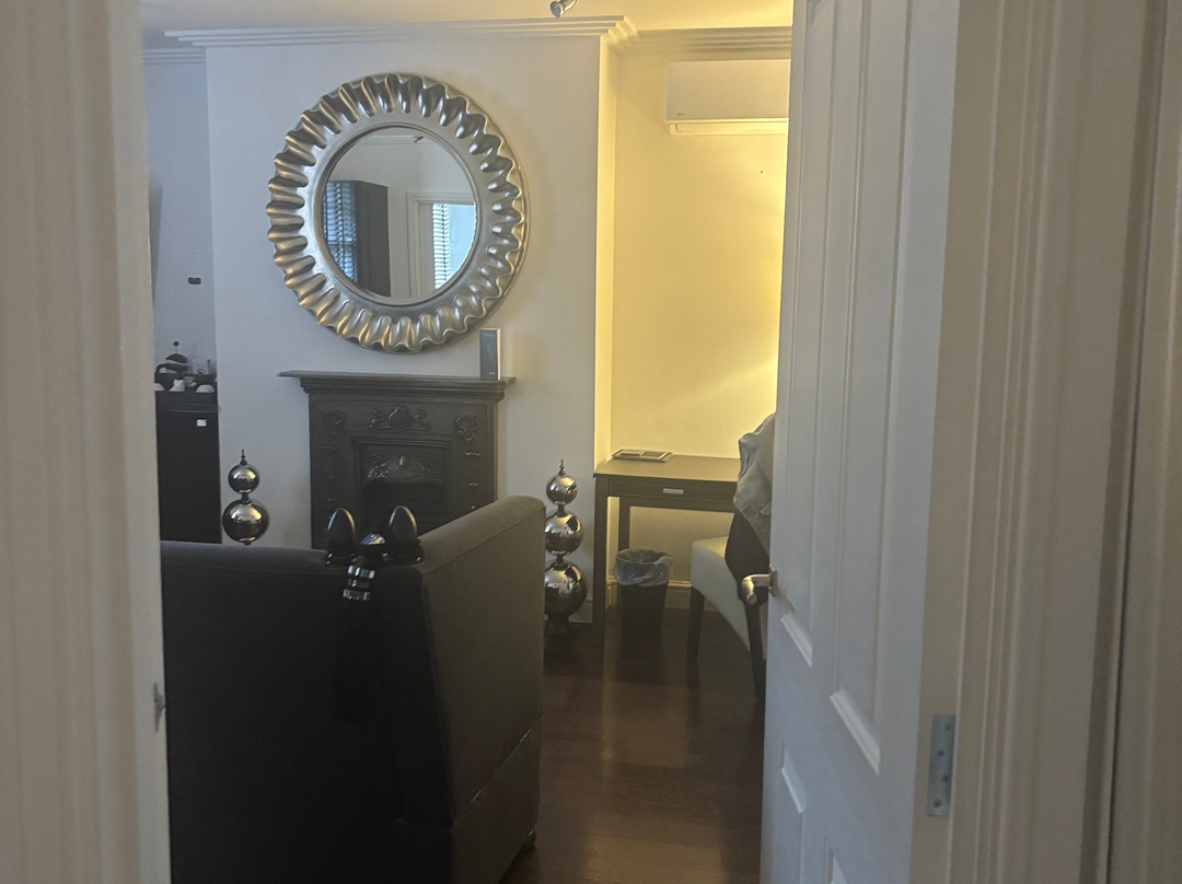 曼斯利斯特罗兹宫套房酒店主图