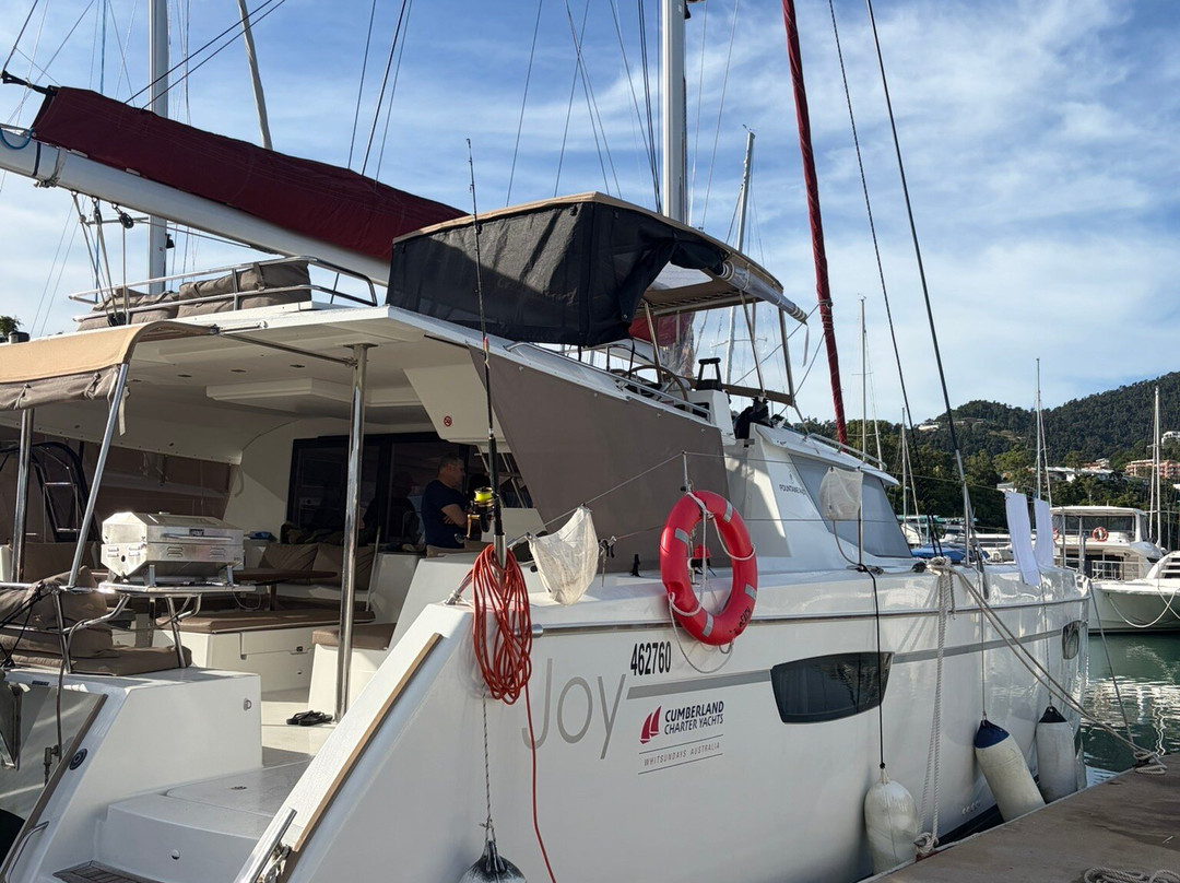 Cumberland Charter Yachts-艾尔利滩必去景点