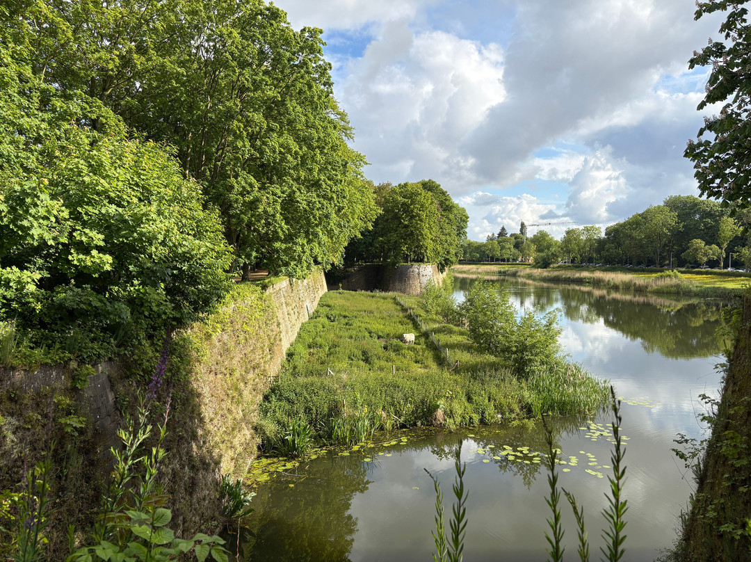 The seventeenth century Vauban ramparts-伊普尔必去景点