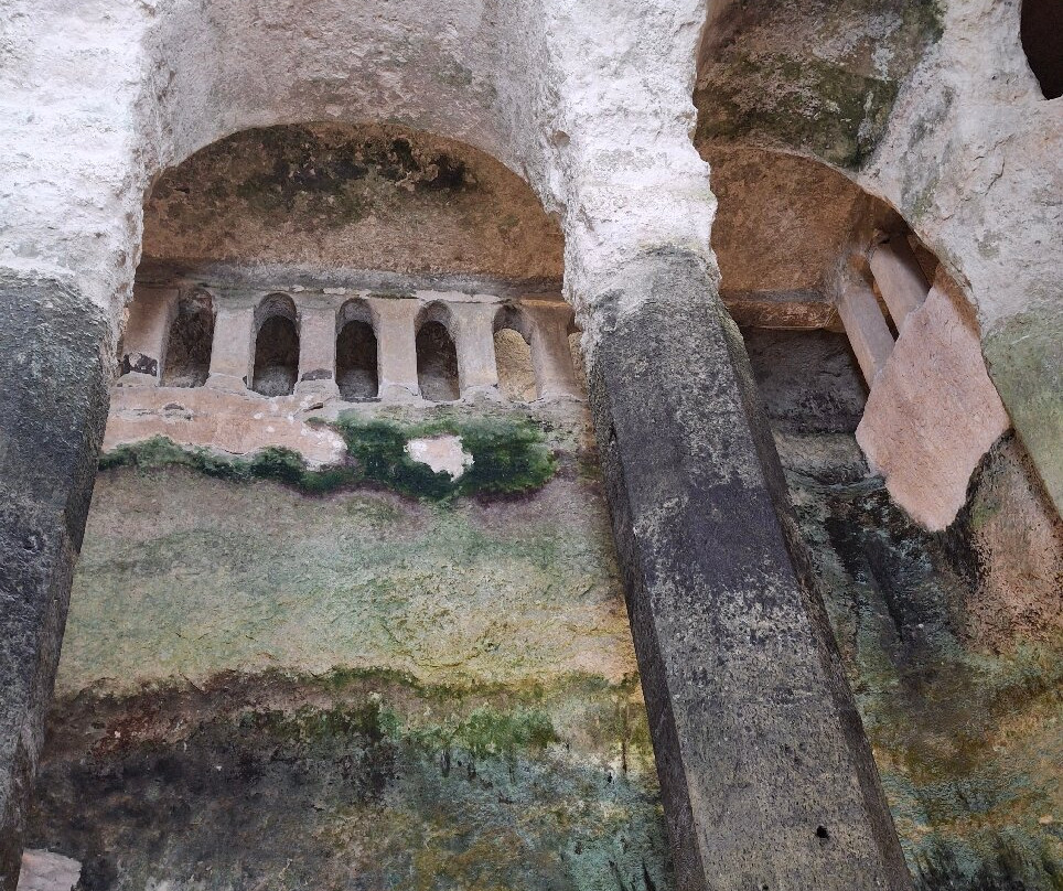 Monolithic Church of Saint-Jean of Aubeterre-Aubeterre-sur-Dronne必去景点