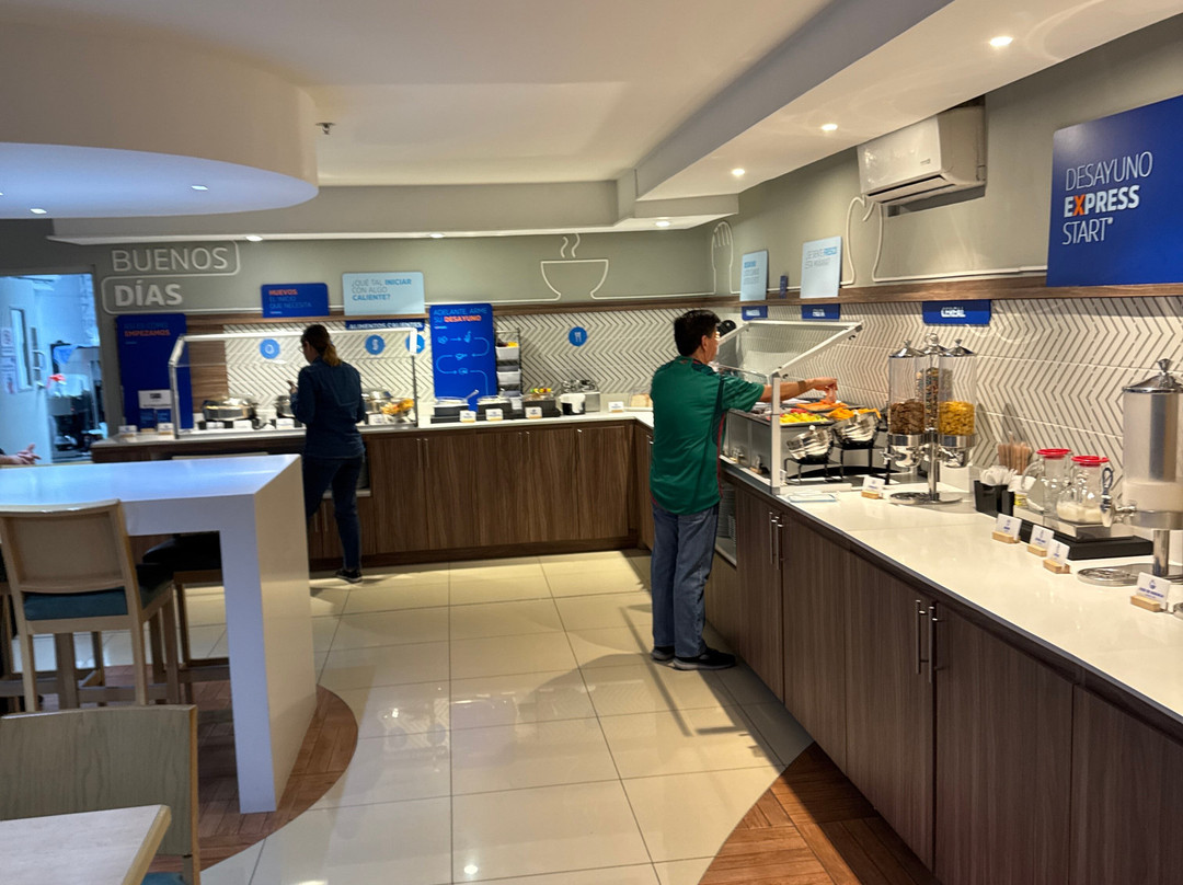 Holiday Inn Express 彼德拉斯内格拉斯主图