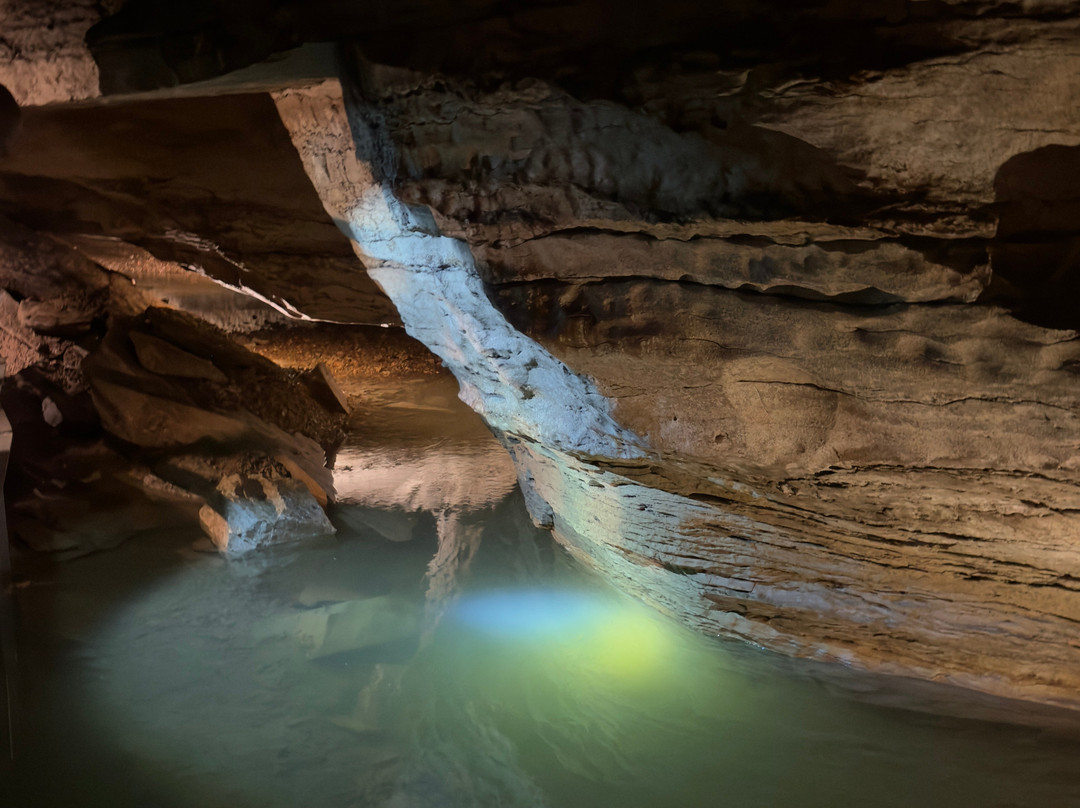 War Eagle Cavern on Beaver Lake-罗杰斯必去景点