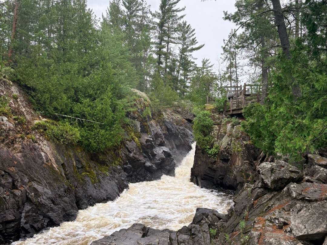 Vermilion Falls-Orr必去景点