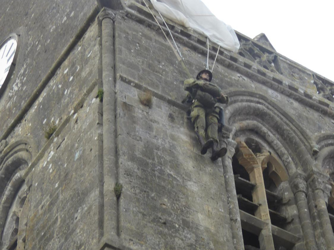 Sainte-Mere-Eglise Church-Sainte-Mere-Eglise必去景点