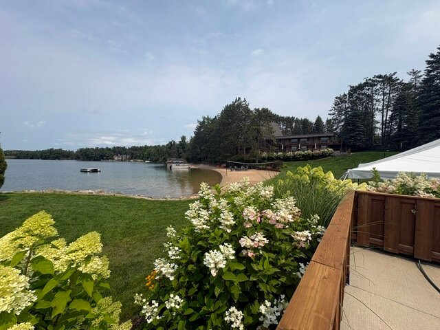 Sojourn Lakeside Resort主图