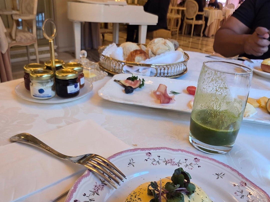 法国山丘酒店主图
