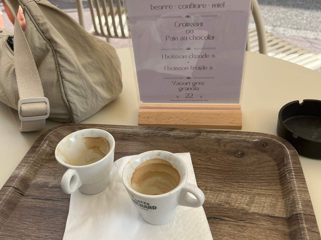 M coffee shop