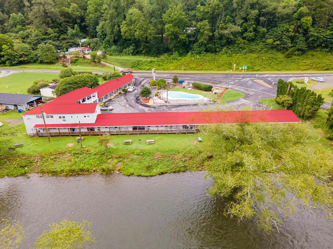 布赖森城酒店住宿-Lloyd's On The River Country Inn By Oyo