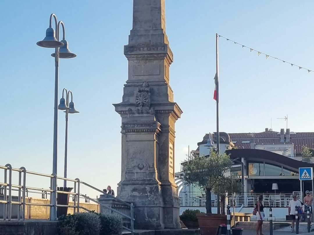 Monumento Ai Caduti-佩斯卡亚堡必去景点