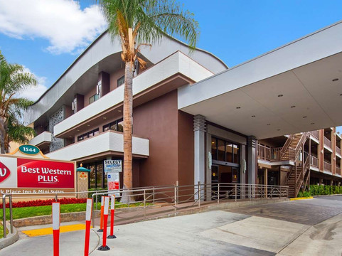 贝斯特韦斯特优质广场公园迷你套房酒店主图