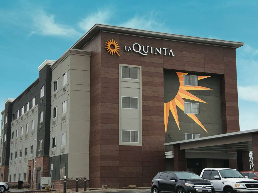 La Quinta Inn & Suites by Wyndham Wichita Airport