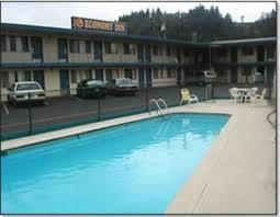 Economy Inn Reedsport-泳池