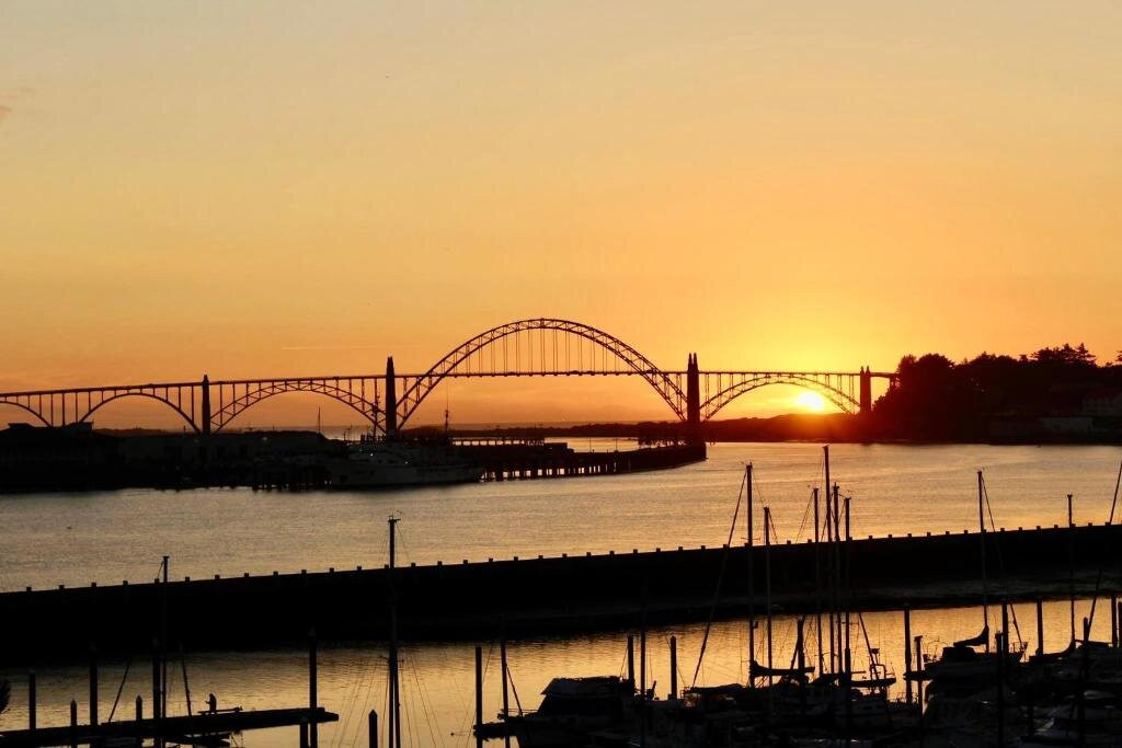 Siletz酒店住宿-Embarcadero Resort Hotel and Marina